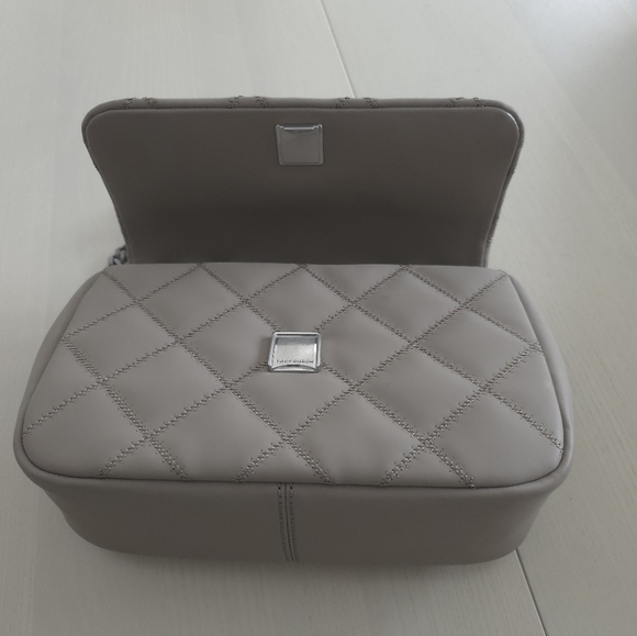 Tory BurchTory Burch Grey Quilted Leather Willa Matte Shoulder Bag $299 - Picture 10 of 14